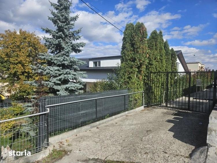 Casă cu 5 camere cu Teren 1400 Mp în Gruia
