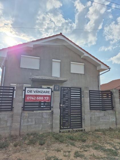 Casă cu 4 camere în Sântandrei
