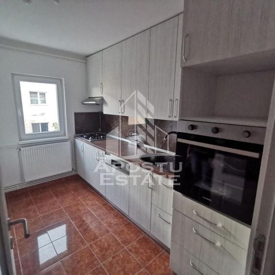 Apartament cu 3 camere decomandat în Complex Studențesc