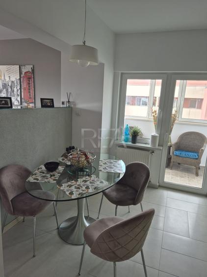 2 camere, 6/15, 74mp,  piscina, 2 locuri parcare-Ansamblul Primavara - 2