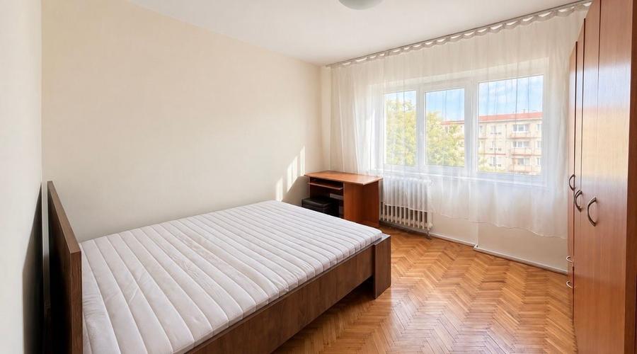 Apartament cu 3 camere decomandat în Soarelui