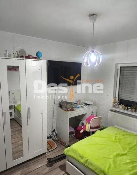 Apartament cu 3 camere decomandat, mobilat în Dâmbovița