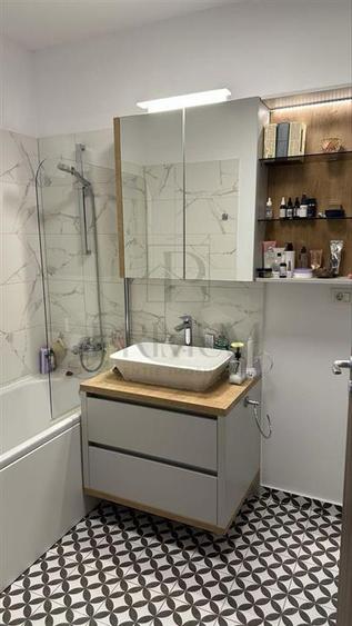 Apartament cu 3 camere decomandat, mobilat în Torontalului