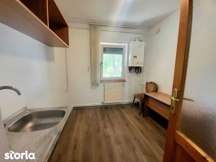 Apartament cu 4 camere, mobilat în Central