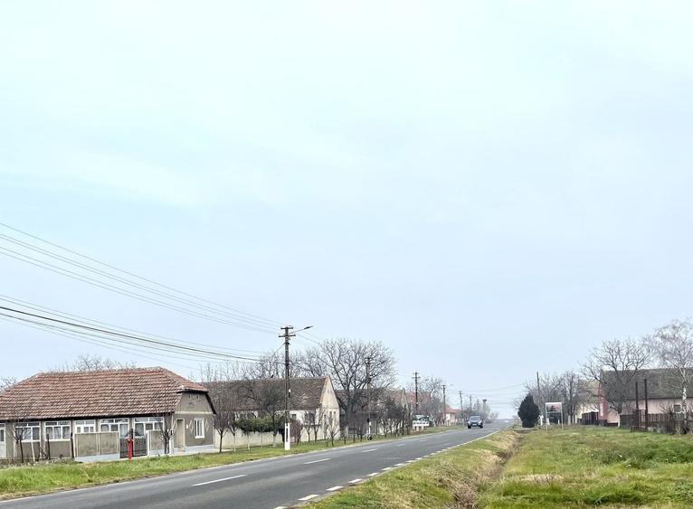 Teren Construcții intravilan de 2104 mp, în Sânmihaiu Român
