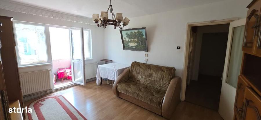 Apartament cu 2 camere semidecomandat în Mioriței