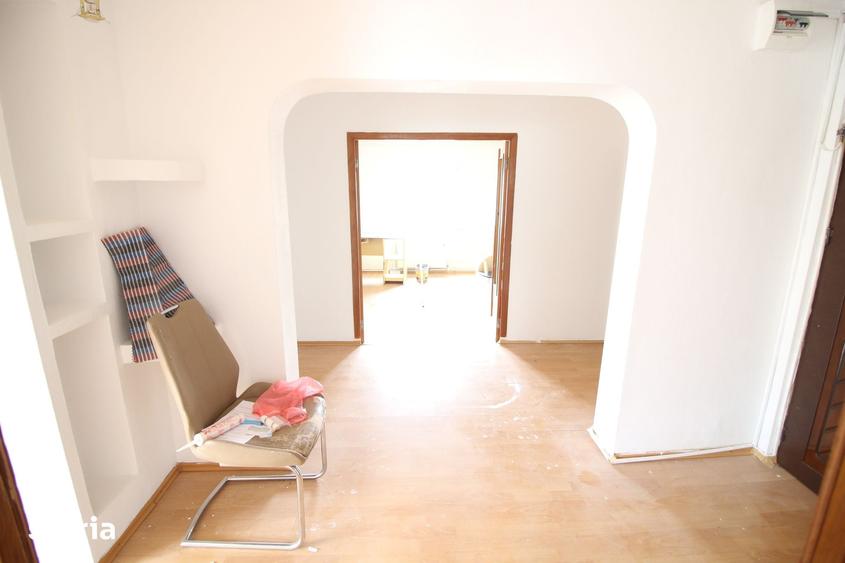 Apartament cu 4 camere decomandat în Micro 17