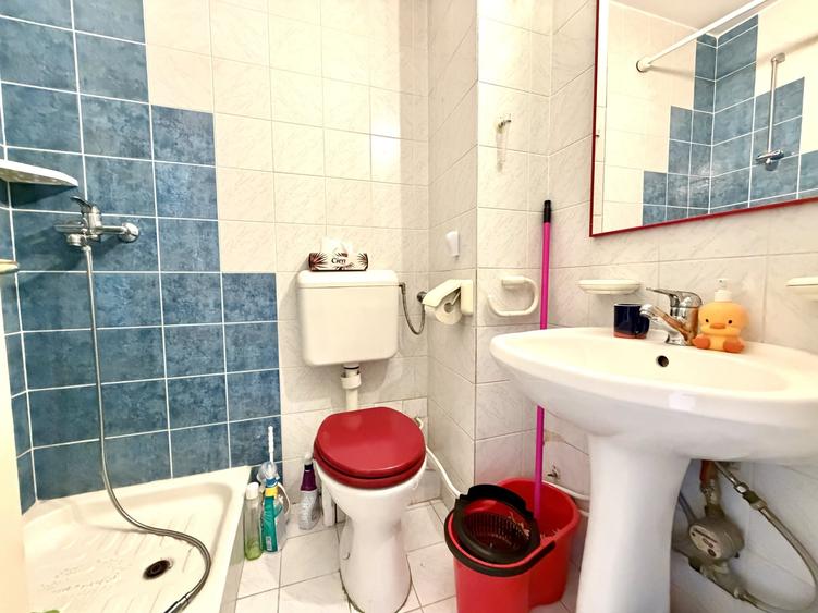 Apartament cu 4 camere semidecomandat în Complex Studențesc