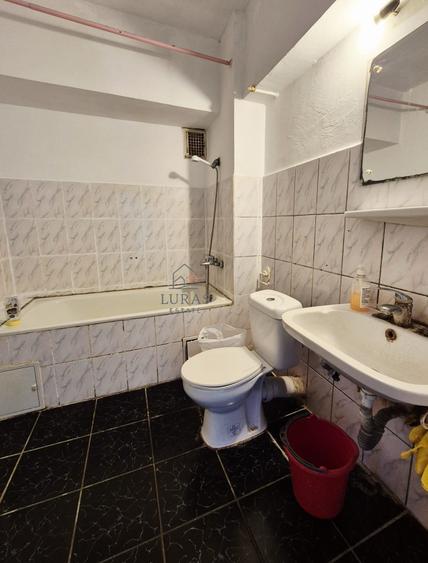 Apartament cu 4 camere decomandat în Poarta 6