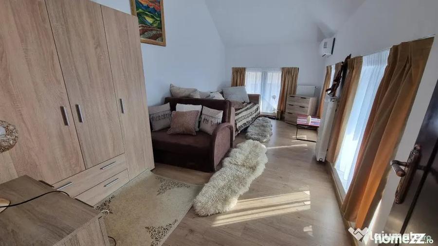 Casă cu 7 camere cu Teren 580 Mp în Fundeni
