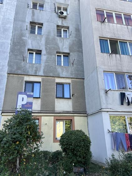 Apartament cu 2 camere decomandat în Războieni