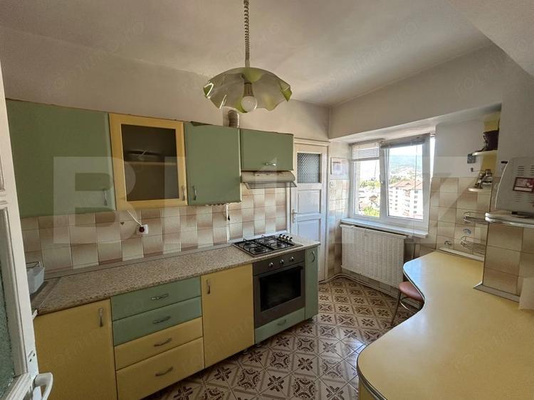 Apartament cu 3 camere decomandat, mobilat în Central