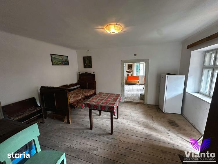 Casă cu 3 camere cu Teren 1100 Mp în Central