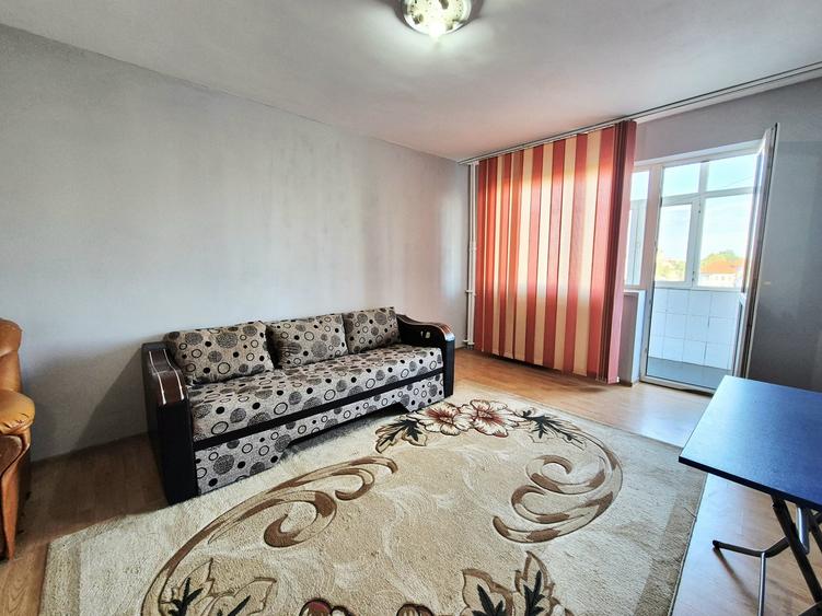 Apartament cu 2 camere decomandat, mobilat în Casa de Cultură