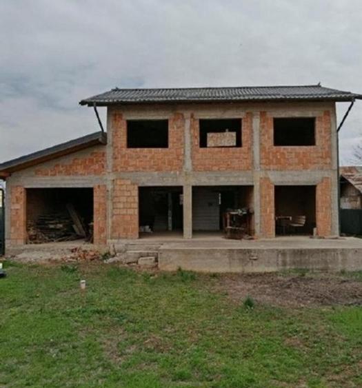 De vanzare casa la rosu - 9