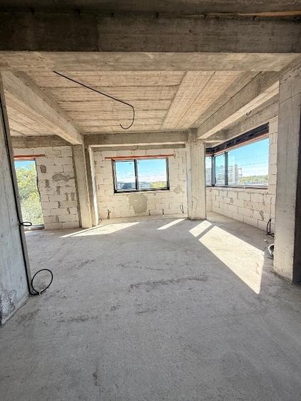Spațiu comercial, de 400 mp, în Est