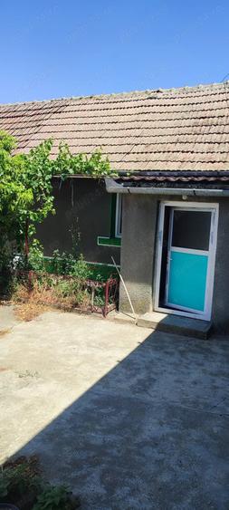 Casă cu 6 camere cu Teren 2880 Mp în Mișca