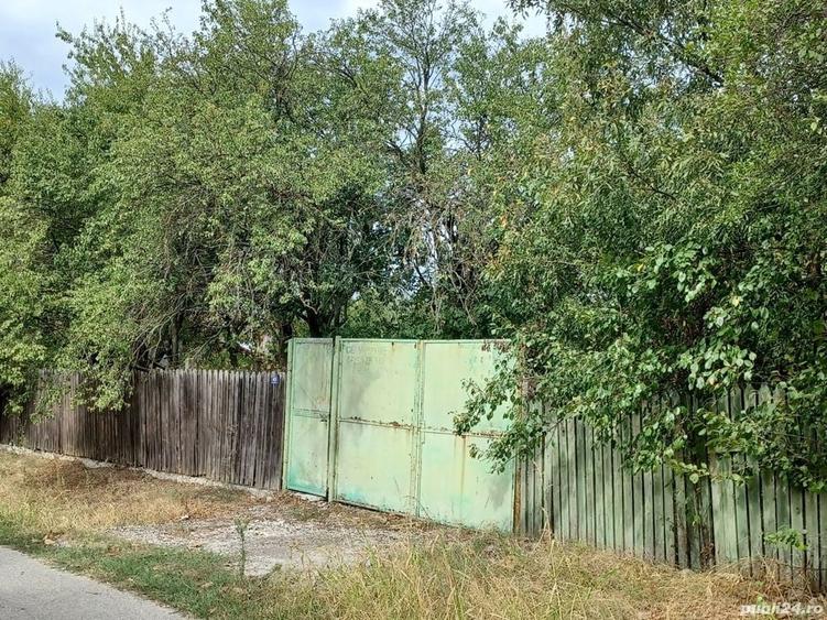Casă cu 2 camere cu Teren 3100 Mp în Diculești