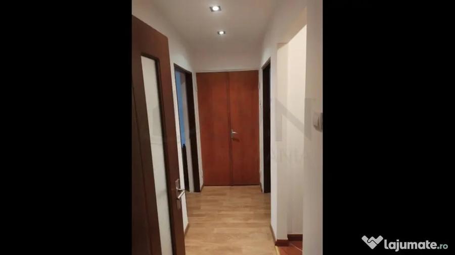 Apartament cu 3 camere semidecomandat în Timișoara