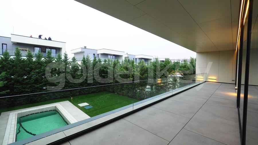 Casă individuală cu 7 camere cu Piscina în Iancu Nicolae