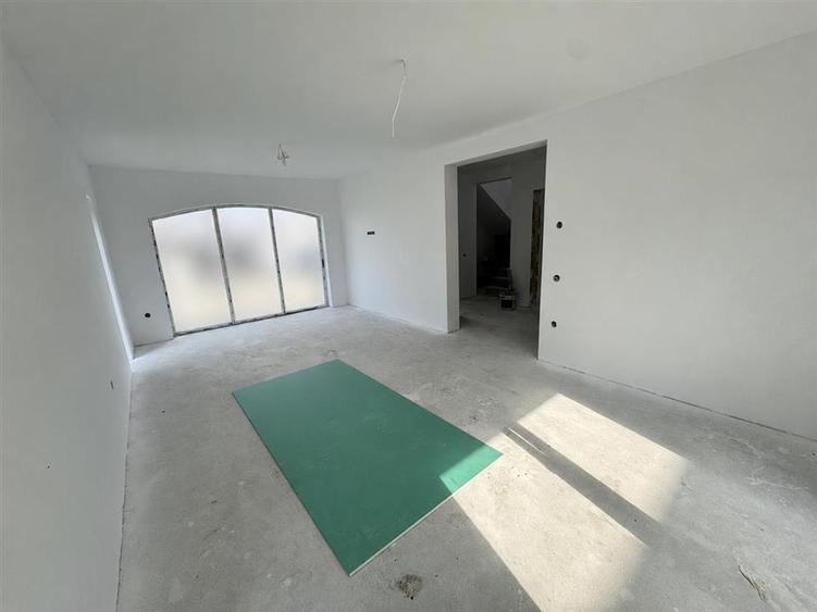 Casă individuală cu 4 camere cu Teren 290 Mp în Arhitecților - Calea Cisnădiei