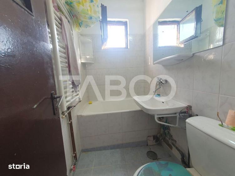 Apartament cu 2 camere semidecomandat, mobilat în Central