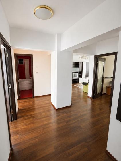 Apartament cu 3 camere decomandat în Ultracentral