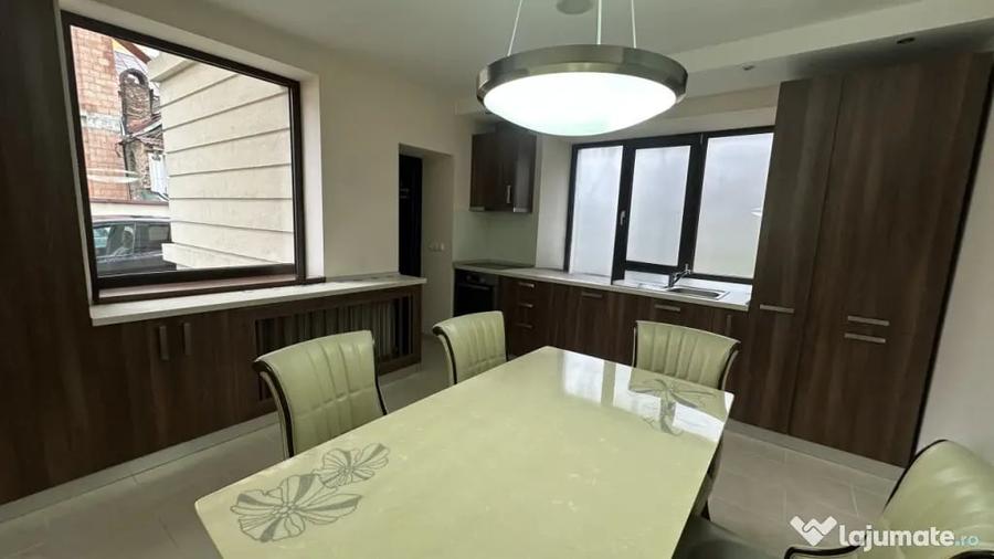 Casă cu 4 camere cu Teren 188 Mp în Ultracentral