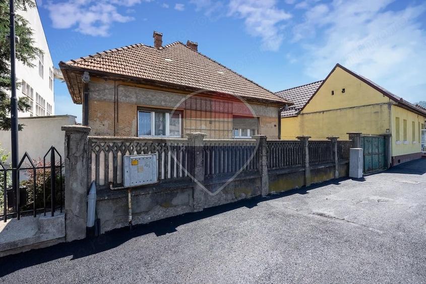Casă cu 3 camere cu Teren 369 Mp în 13 Decembrie