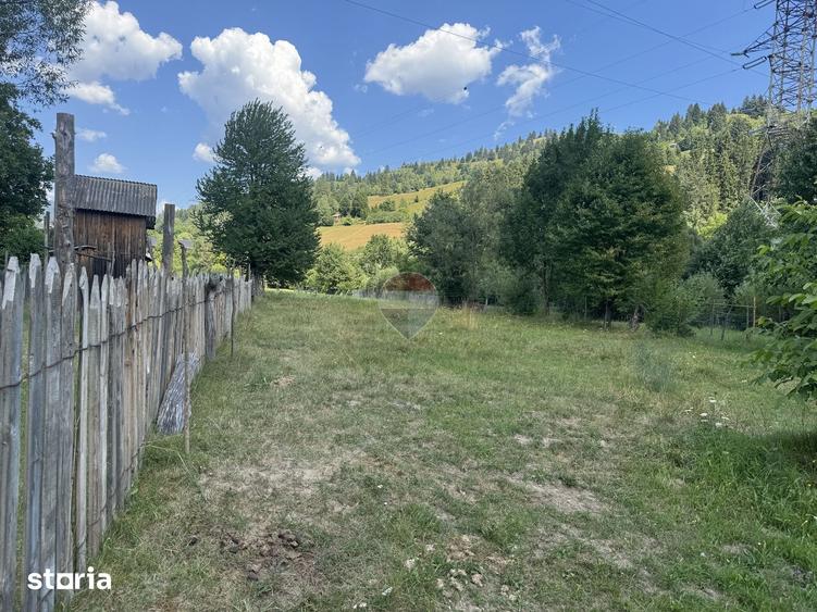 Teren de 2860 mp, în Borca