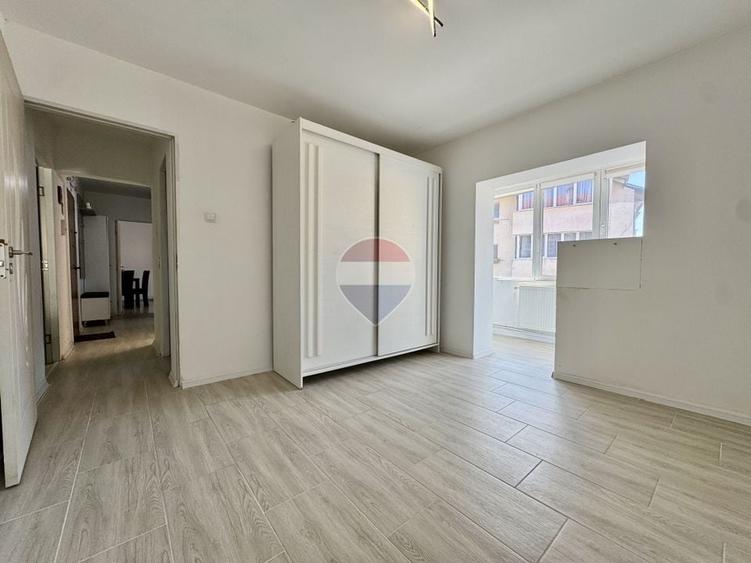 Apartament cu 3 camere decomandat, mobilat în Central