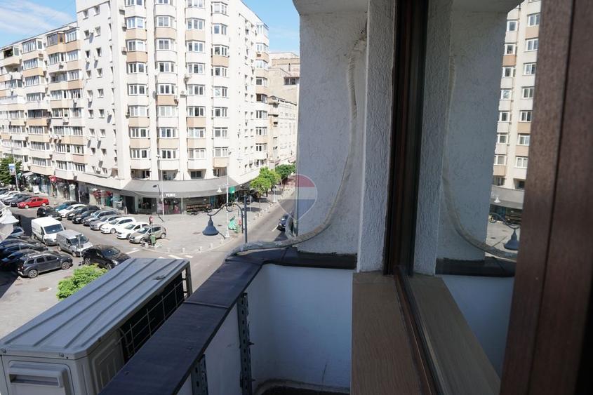 Apartament cu 3 camere decomandat, mobilat în Calea Victoriei