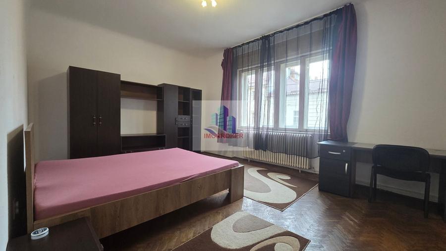 Casă cu 3 camere cu Canalizare în Central