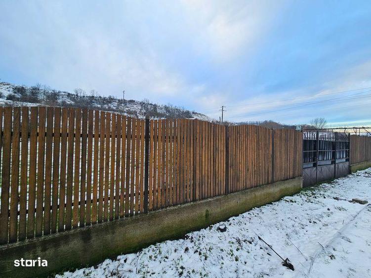 Teren de 2900 mp, în Hotarele