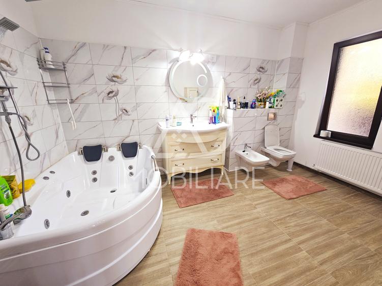 Casă individuală cu 6 camere cu Teren 600 Mp în 9 Mai