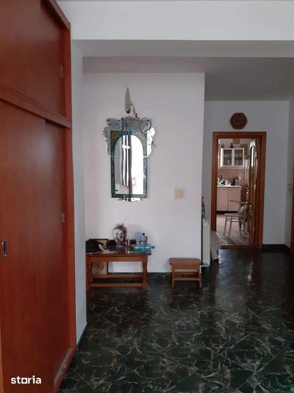 Casă cu 5 camere cu Teren 1243 Mp în Slobozia Nouă