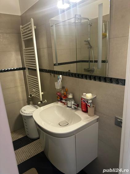 Apartament cu 4 camere decomandat în Găești