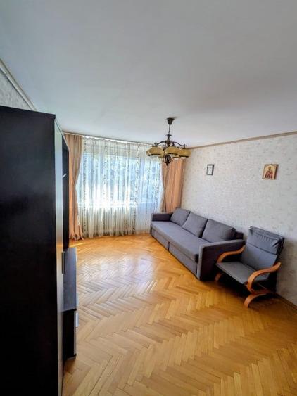 Apartament cu 4 camere decomandat în Berceni