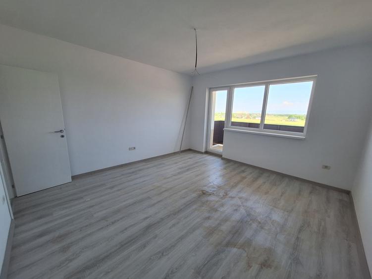 Apartament cu 3 camere decomandat în Exterior Vest