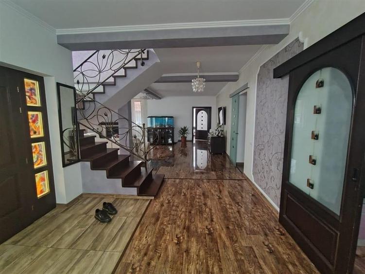 Casă individuală cu 5 camere cu Teren 1600 Mp în Moara