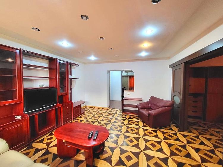 Apartament cu 3 camere semidecomandat, mobilat în Muncii