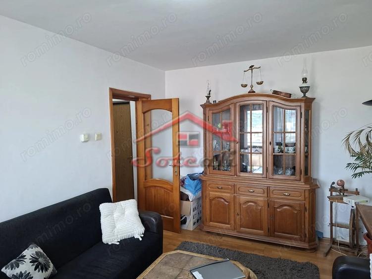 Apartament cu 3 camere decomandat în Cuza