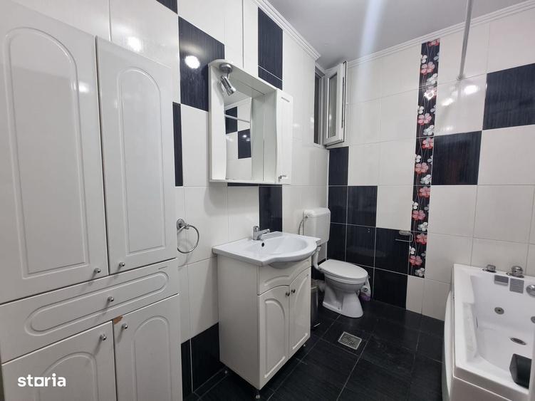Casă cu 4 camere cu Teren 250 Mp în Central