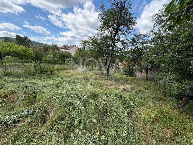 Teren Construcții intravilan de 903 mp, în Rod