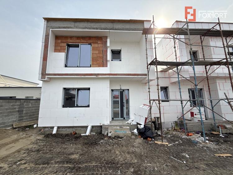 Duplex cu 4 camere cu Canalizare în Săcălaz