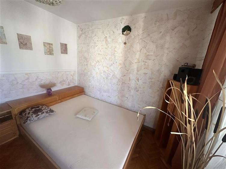 Apartament cu 3 camere decomandat, mobilat în Girocului