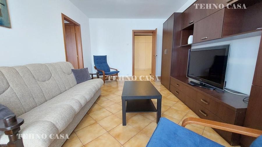 Apartament semidecomandat în Est