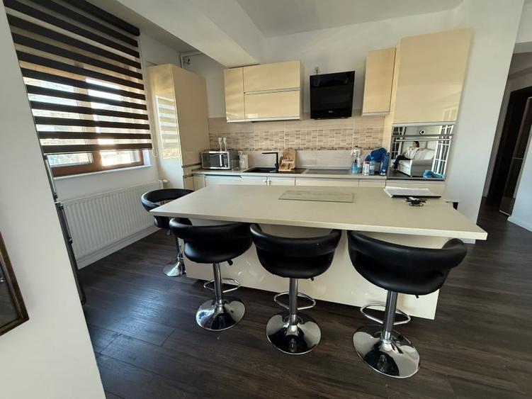 Apartament cu 3 camere decomandat, mobilat în Stadion