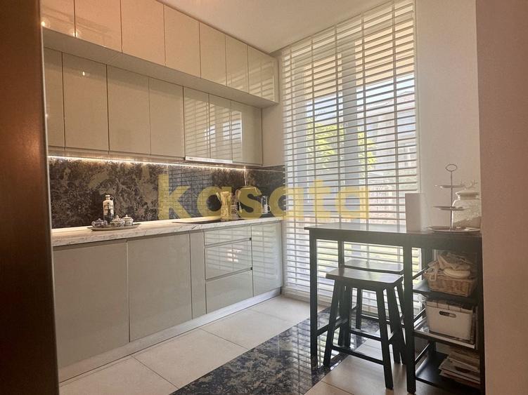 Duplex cu 6 camere cu Canalizare în Nord