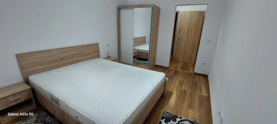 Apartament cu 3 camere decomandat în Tractorul